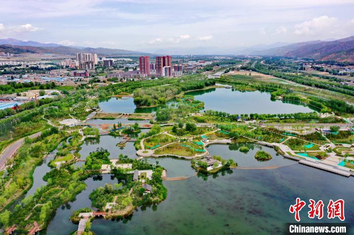 西北城市西寧立生態(tài)文明高地新典范：“一城山水、百園千姿”