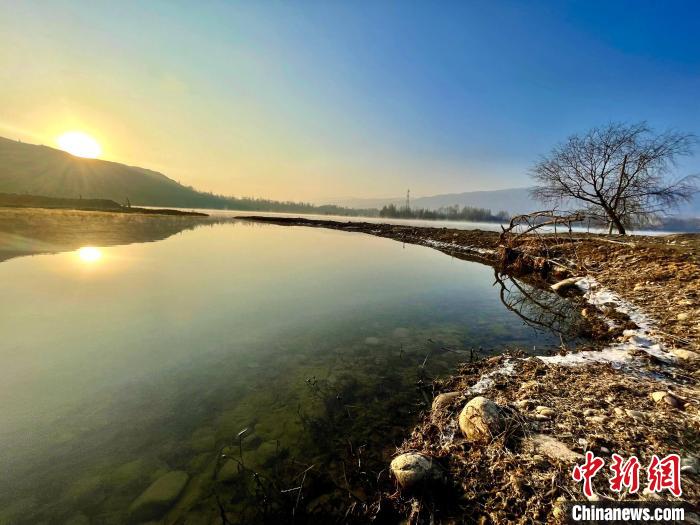 圖為青海省化隆縣黃河濕地景色?！±钣穹?攝