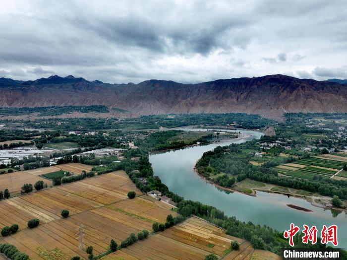 圖為黃河岸畔景色。(資料圖) 李玉峰 攝